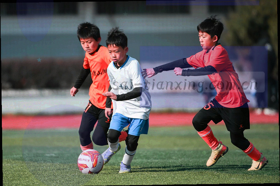 近30场比赛规则修订说明列表，时间轴上悬浮荧光绿修订摘要